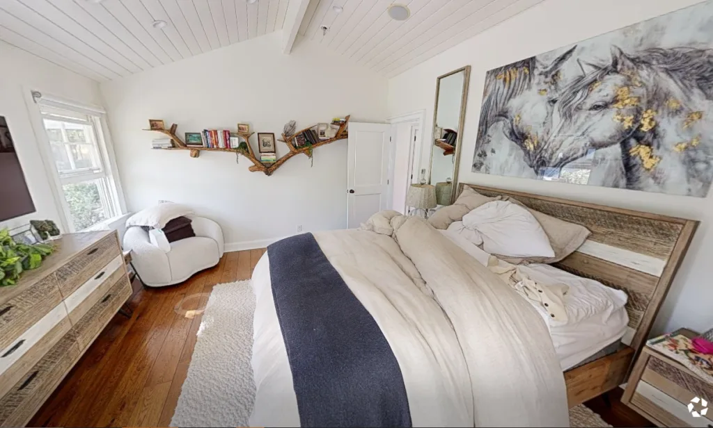 GeoMaus serving Residential - Matterport tour of bedroom - Real estate 3d tour