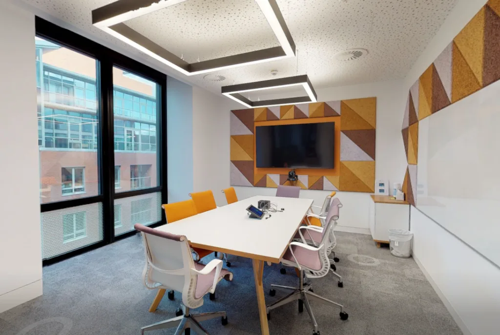 GeoMaus serving Office buildings - Matterport virtual tour - Office conference room walkthrough